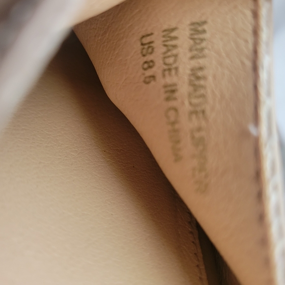 Elegant Tan Women's Mules. Size 8.5 - Picture 3 of 5